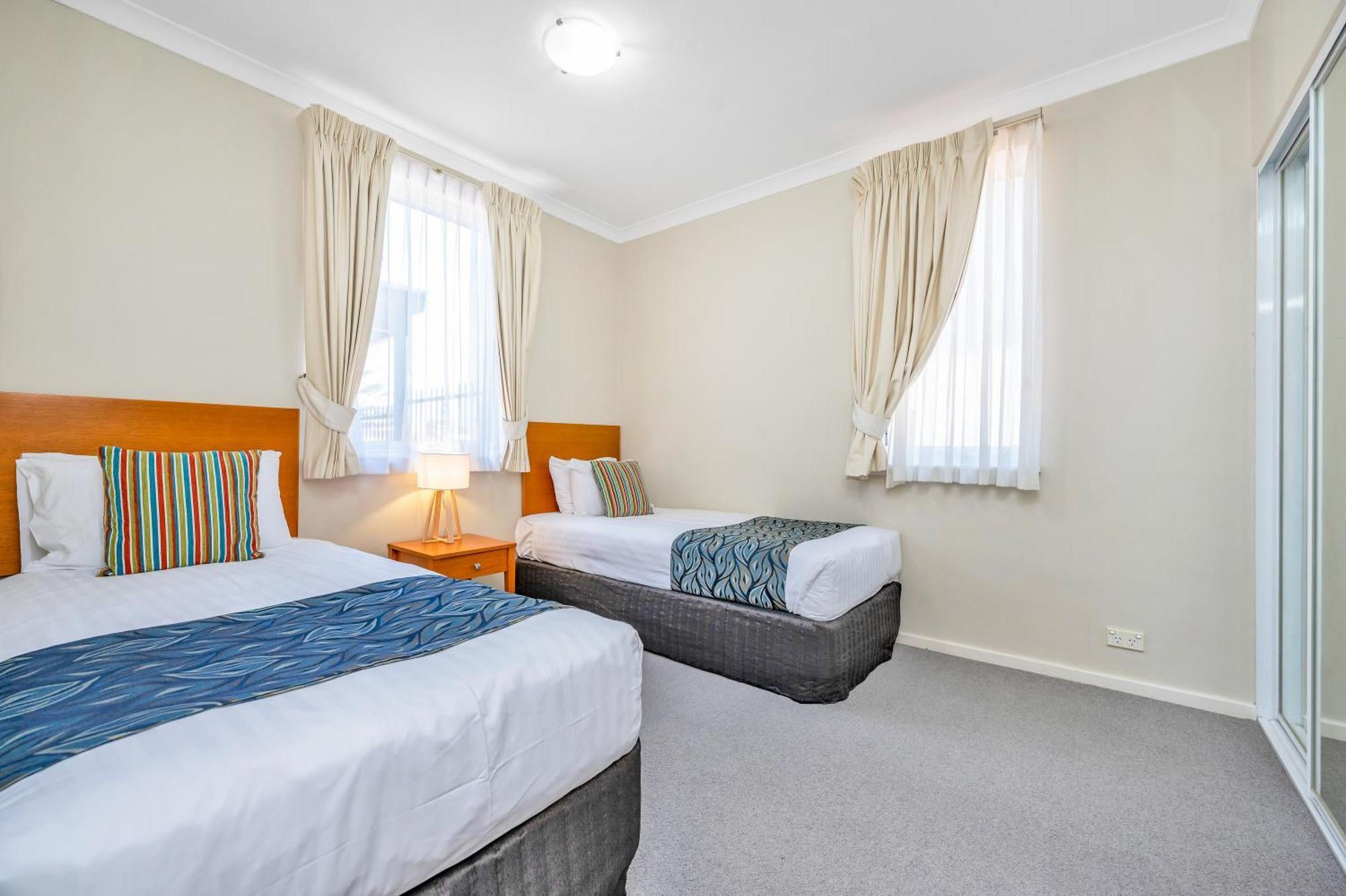 C Mandurah Apartment Resort Exterior photo